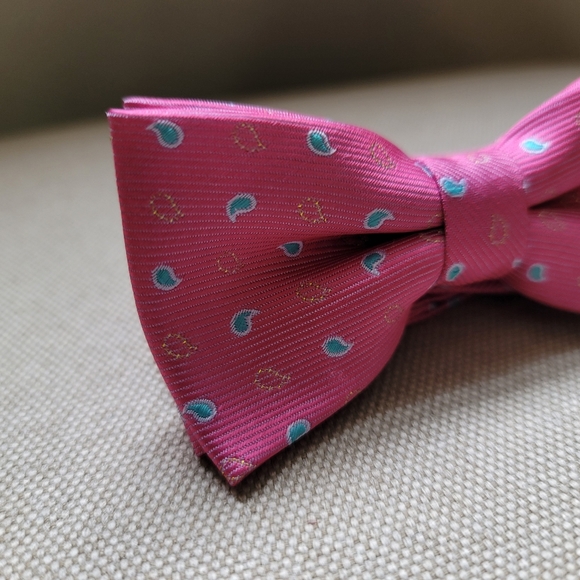 TEAR DROP Boys Patterned Bow Tie - Picture 2 of 6